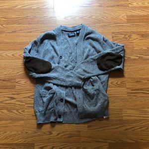 Men’s gray sweater